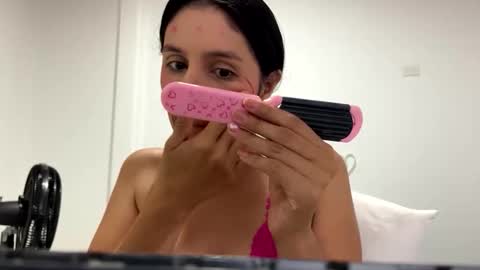 laura  online show from May 24, 7:13 am