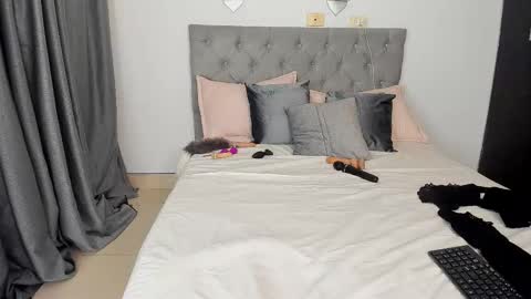   online show from September 10, 1:55 pm