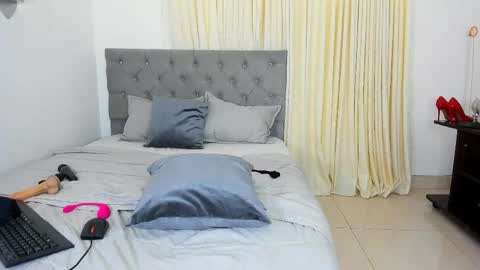   online show from April 7, 3:12 pm