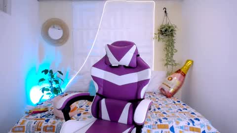 LAURA online show from May 3, 6:03 pm