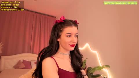 Snapshot of laura_coy chatting on February 15, 3:36 am Laura online show from February 15, 3:36 am