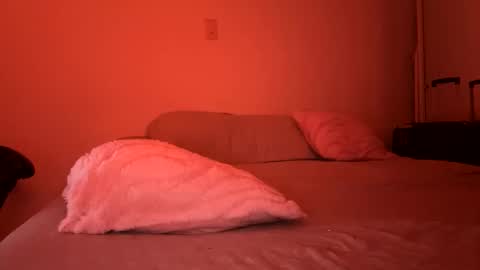 laura online show from February 8, 12:47 am