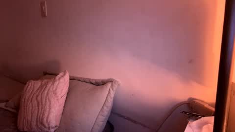 laura online show from April 14, 11:16 am