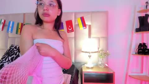 laura_dicardy online show from June 30, 11:22 am