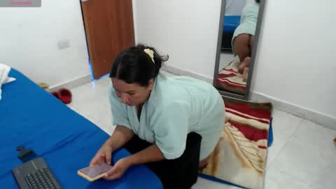 laura_foxx2379 online show from April 17, 4:10 pm