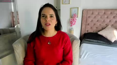 Snapshot of laura_hotties chatting on June 20, 1:36 pm laura hotties online show from June 20, 1:36 pm