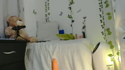Snapshot of laura_lovingxxx chatting on February 3, 11:15 pm laura lovingxxx online show from February 3, 11:15 pm