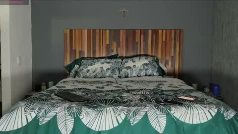 Laura online show from April 18, 3:10 am