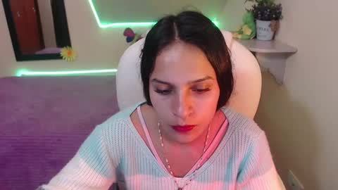 Snapshot of laura_pink22 chatting on December 2, 10:01 pm Laura Pink online show from December 2, 10:01 pm