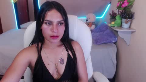 Snapshot of laura_pink22 chatting on December 15, 12:29 am Laura Pink online show from December 15, 12:29 am