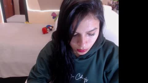Snapshot of laura_pink22 chatting on December 22, 5:53 pm Laura Pink online show from December 22, 5:53 pm