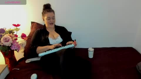 Laura online show from April 8, 10:32 pm