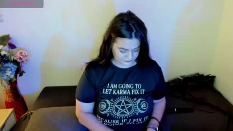 Snapshot of laura_sinner chatting on June 15, 10:01 pm Laura online show from June 15, 10:01 pm