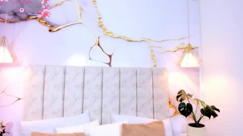 Laura Smith online show from March 11, 11:00 pm