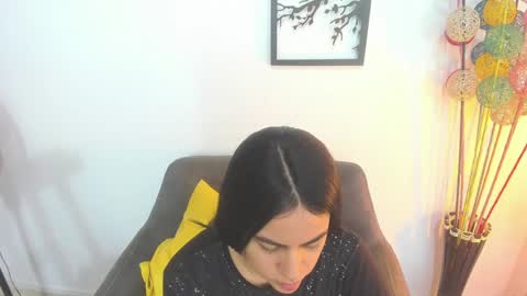 LAURA SOE online show from January 4, 12:59 pm