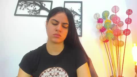 LAURA SOE online show from January 21, 1:32 pm