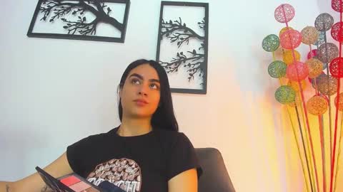 LAURA SOE online show from February 17, 2:37 pm