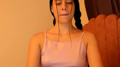 LAURA SOE online show from February 1, 10:41 pm