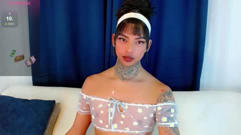 Snapshot of laura_sweet7 chatting on October 18, 12:57 am Laura online show from October 18, 12:57 am