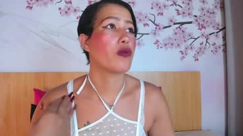 Snapshot of laura_torress chatting on June 27, 2:49 am Laura online show from June 27, 2:49 am