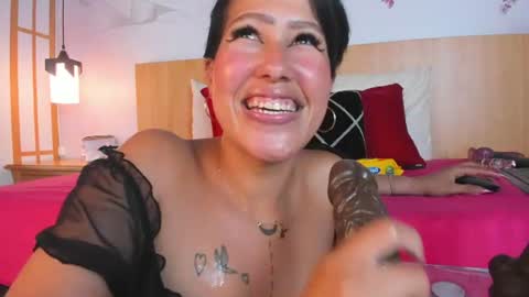 Snapshot of laura_torress chatting on July 7, 7:23 am Laura online show from July 7, 7:23 am