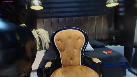 Laura wallets online show from February 26, 6:29 pm