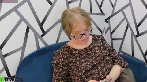 Laura online show from February 13, 2:07 am