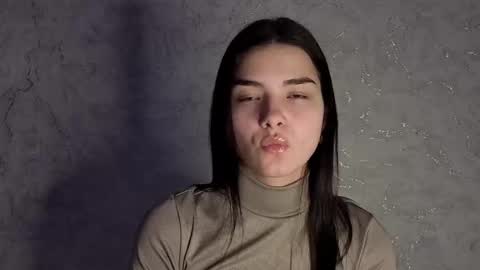 Snapshot of lauraback chatting on January 19, 12:20 pm Laura online show from January 19, 12:20 pm