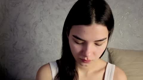 Snapshot of lauraback chatting on March 6, 8:33 am Laura online show from March 6, 8:33 am