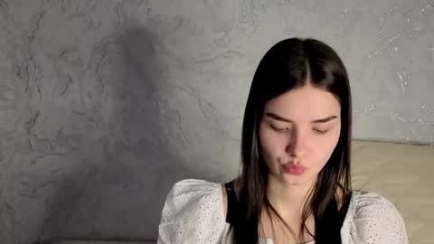 Snapshot of lauraback chatting on March 10, 12:54 pm Laura online show from March 10, 12:54 pm