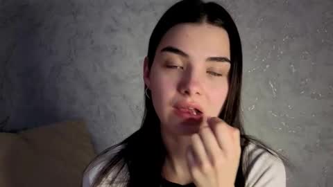 Snapshot of lauraback chatting on March 24, 12:10 pm Laura online show from March 24, 12:10 pm