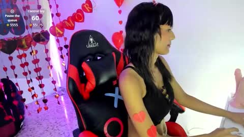 LauraBlush online show from February 11, 8:03 pm