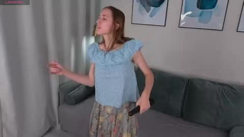 Snapshot of lauracollins__ chatting on May 27, 2:14 pm May online show from May 27, 2:14 pm