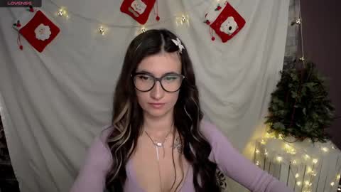 Snapshot of lauradre_ chatting on December 8, 10:19 am Laura online show from December 8, 10:19 am