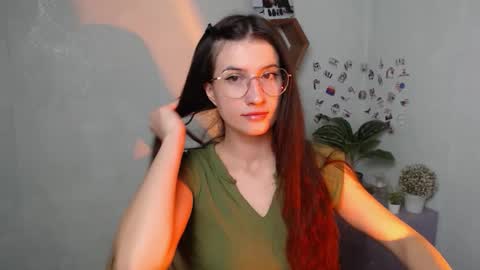Snapshot of lauradre_ chatting on October 6, 6:00 am Laura online show from October 6, 6:00 am