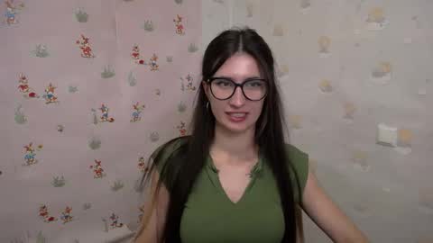 Snapshot of lauradre_ chatting on October 7, 8:22 am Laura online show from October 7, 8:22 am
