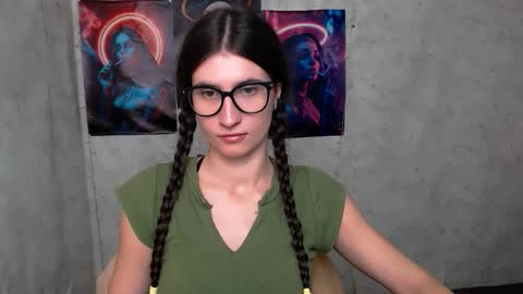 Snapshot of lauradre_ chatting on October 18, 7:53 am Laura online show from October 18, 7:53 am