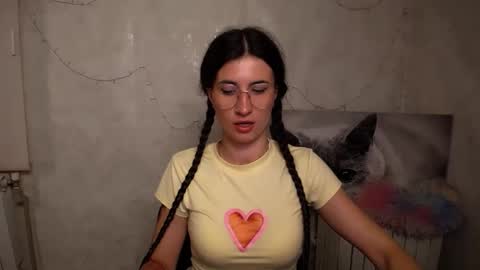 Laura online show from May 26, 7:37 am