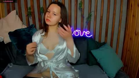 Snapshot of lauraellinss chatting on September 23, 9:01 am Laura online show from September 23, 9:01 am