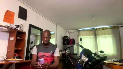 Snapshot of laurag_27 chatting on April 27, 3:21 pm laura online show from April 27, 3:21 pm