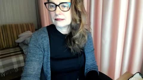 Lauraoven1 online show from February 19, 7:59 am