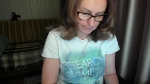 Lauraoven1 online show from April 29, 6:03 pm