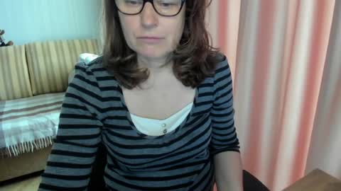 Lauraoven1 online show from May 4, 8:43 am