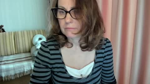 Lauraoven1 online show from May 6, 2:22 pm