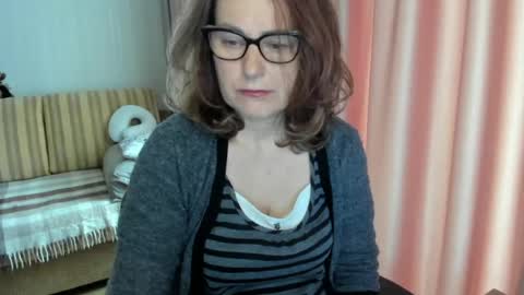 Lauraoven1 online show from May 7, 7:58 am