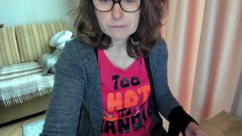 Lauraoven1 online show from May 14, 8:10 am