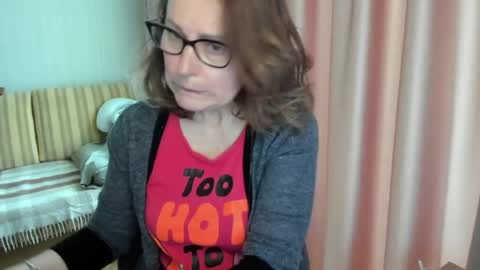 Lauraoven1 online show from May 15, 8:10 am