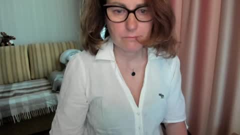 Lauraoven1 online show from May 19, 12:33 pm
