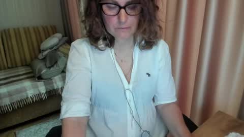 Lauraoven1 online show from May 22, 8:42 am