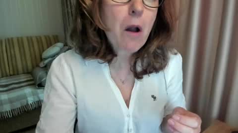 Lauraoven1 online show from May 25, 9:26 am